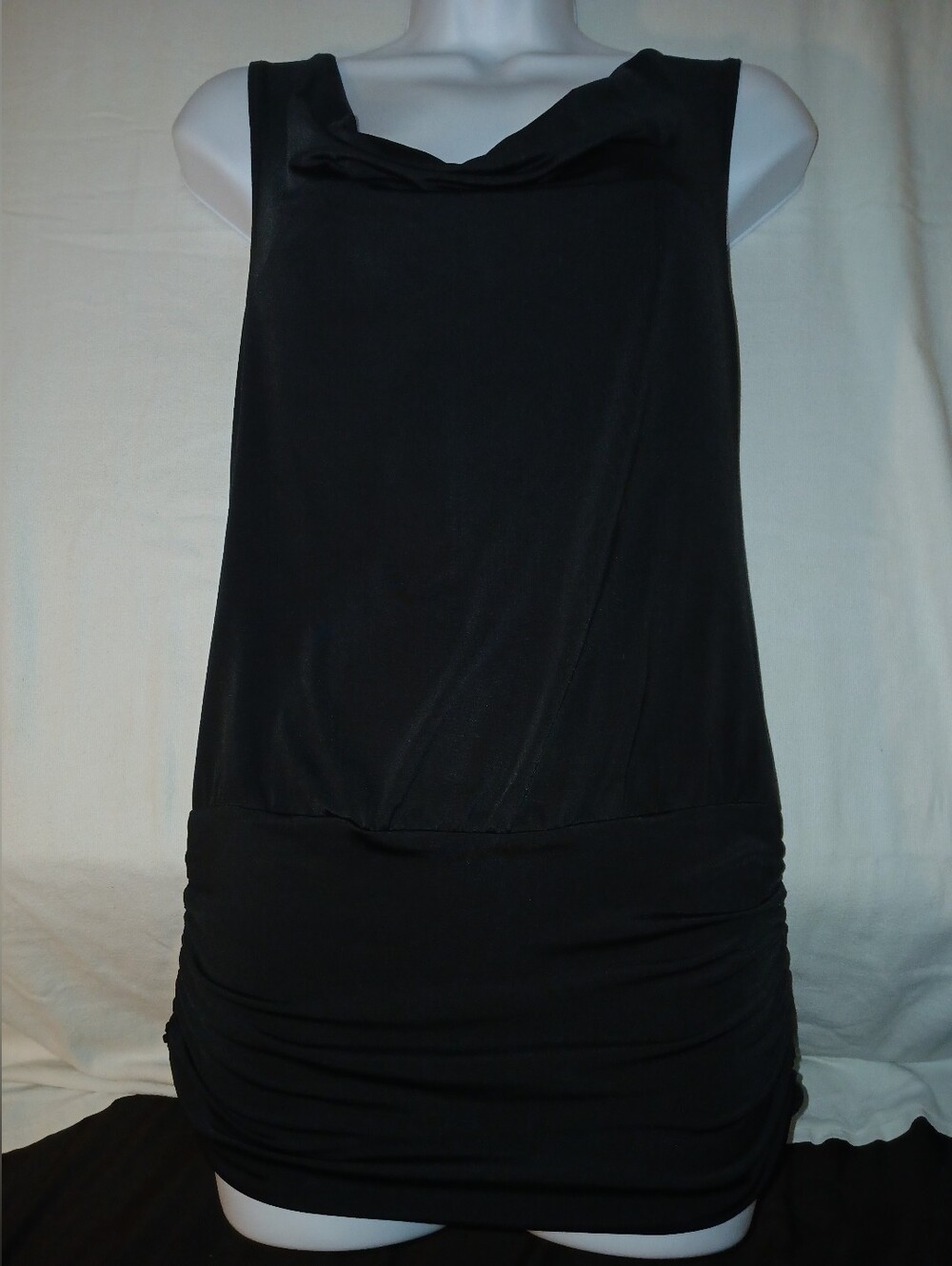 Pre-loved Women's Classic Black Sleeveless Shift Dress.